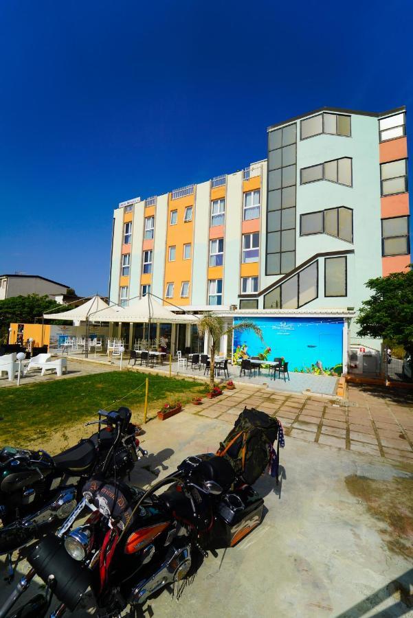 Hotel Rivabella Davoli Eksteriør billede